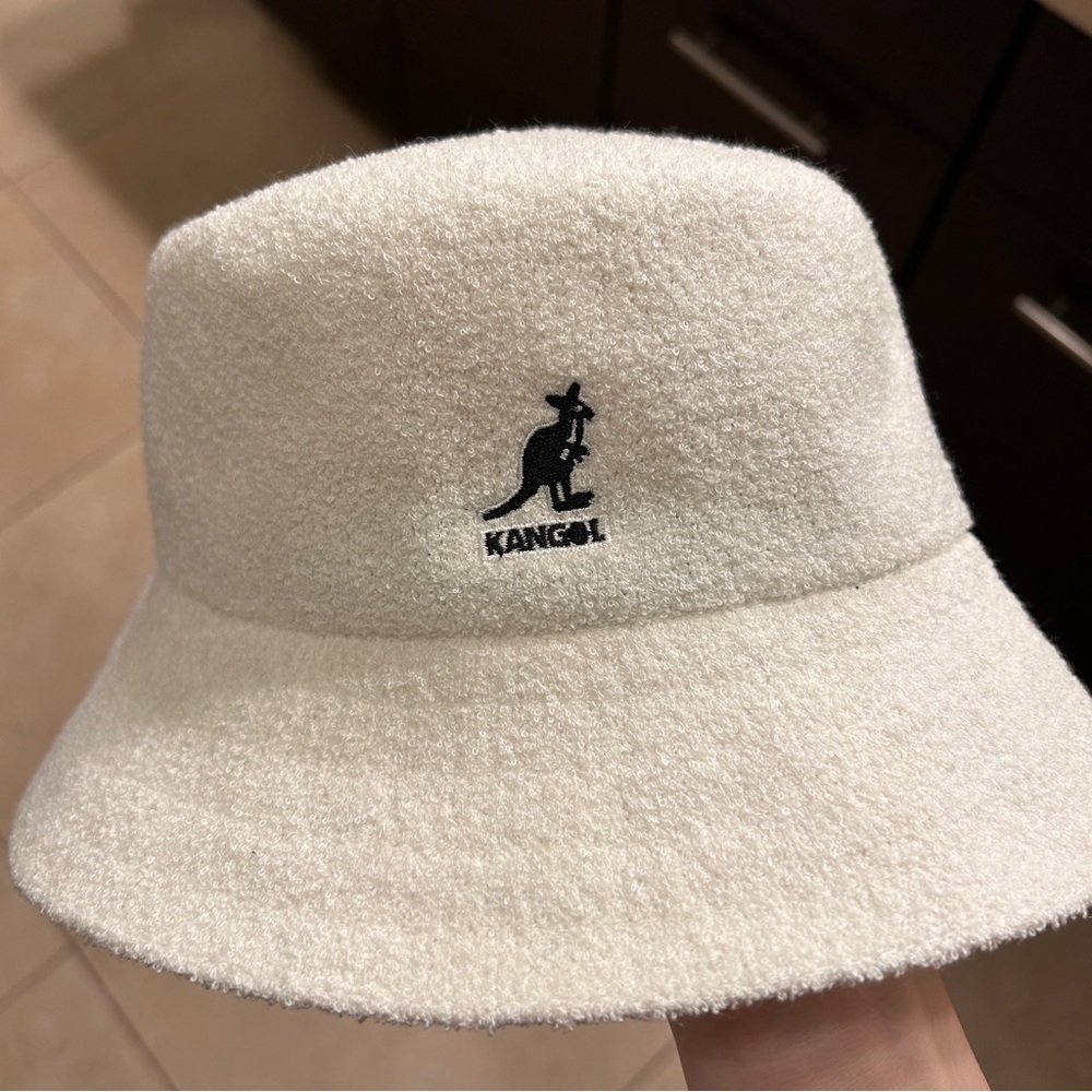 kangol white bucket hat (size Small)